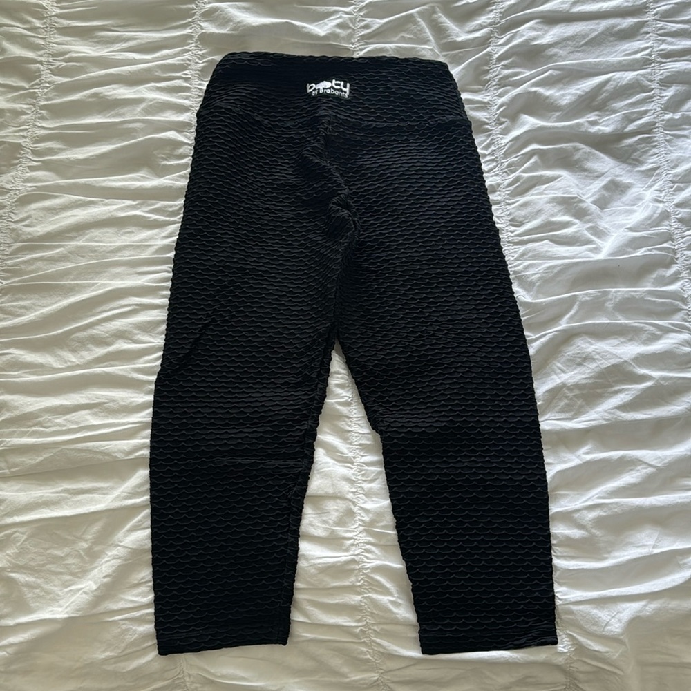 Booty by Brabants CROCO SKIN SEAMLESS CROPPED LEGGINGS